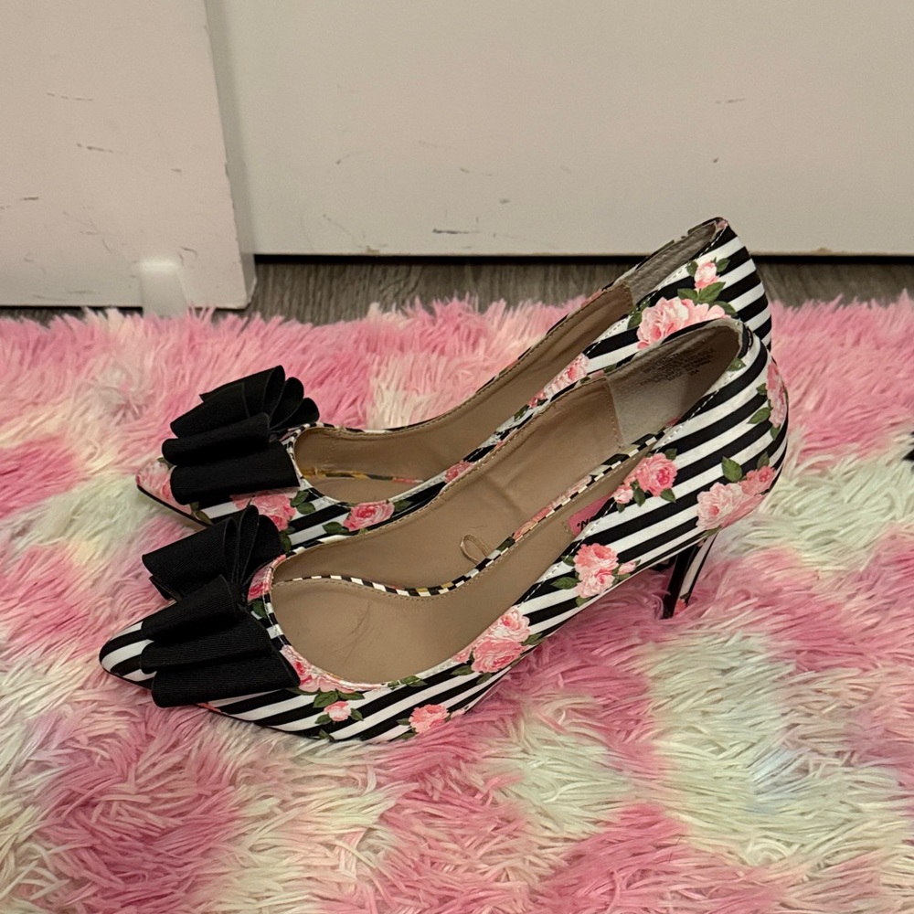 Betsey Johnson Black and White Striped Heels with Pink Floral - Picture 3 of 7